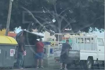 Vertido de escombros en contenedores de El Calero Alto/TA.